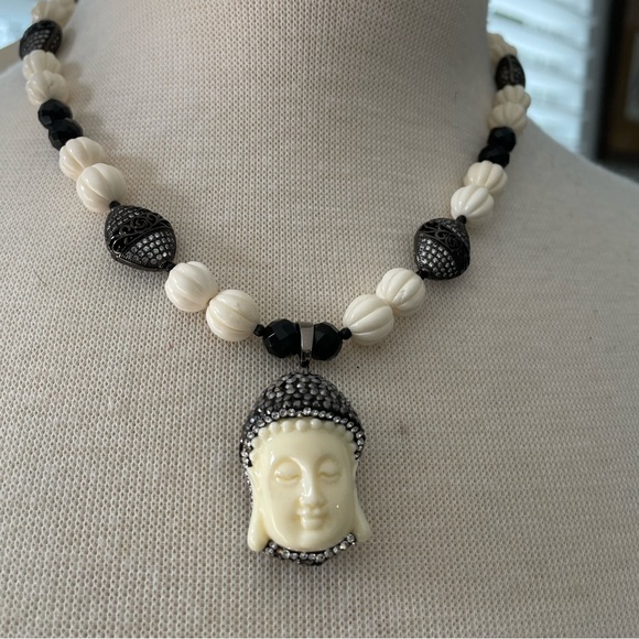 Bone beads and Chrystal necklace by Paulette - Picture 2 of 4